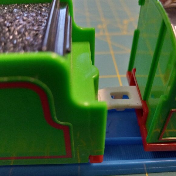 TOMY Train Henry and log car - Picture 7 of 7